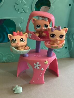 Littlest Pet Shop Petriplets #1335 #1336 #1337 with Stand and Fish